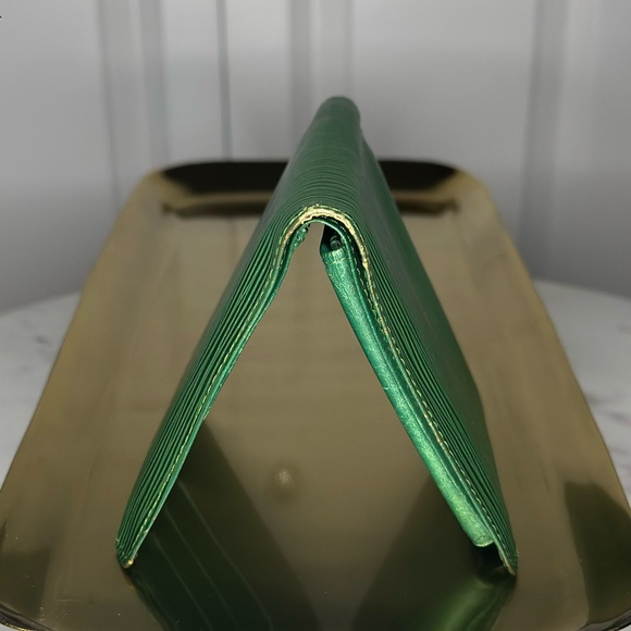 1992 LOUIS VUITTON Green Epi Leather wallet - MI0942 - 192$ price is firm - Picture 9 of 13